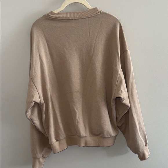 ALO Yoga Women's Beige Crewneck Sweatshirt - Picture 5 of 6